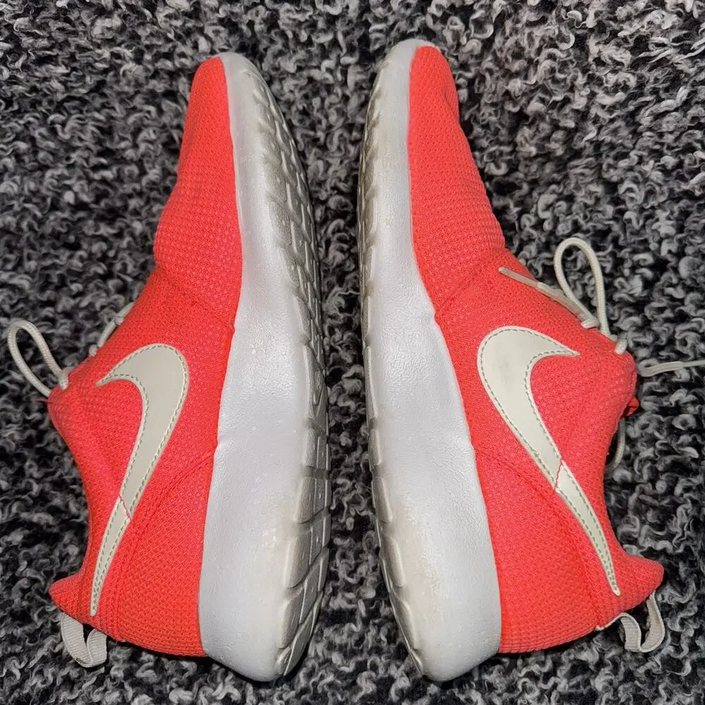 Nike Women's Roshe One Sneakers, Pink/Stardust/White, 7y Medium US - Picture 3 of 6